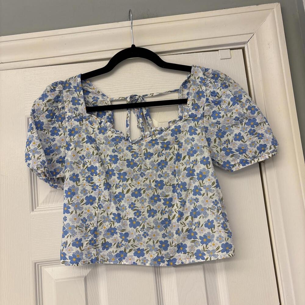 Blu Pepper Blue Floral Tie-Back Crop Top